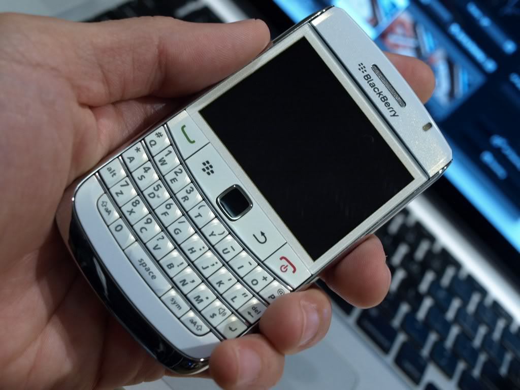 Blackberry Bold 2 9700 White