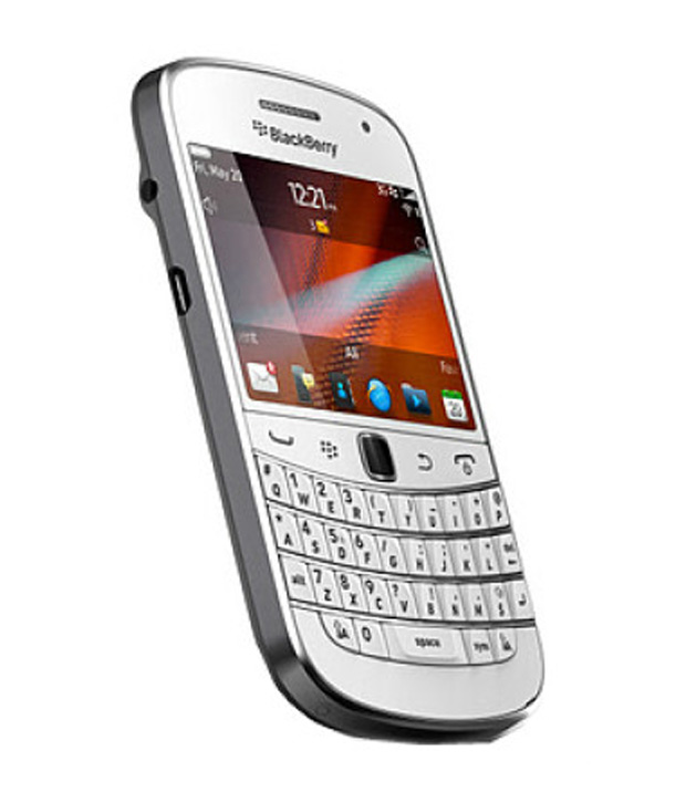 Blackberry Bold 4 9900 White Colour